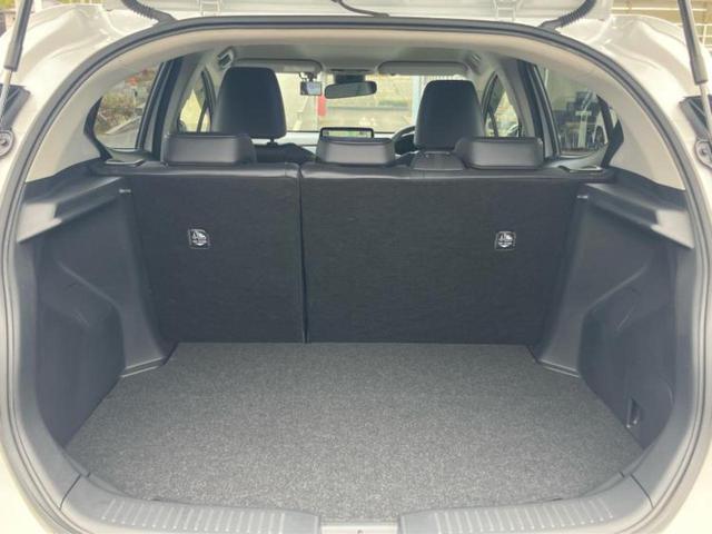 アクア Z 新品タイヤ/純正エアロ/保証書/ディスプレイオーディオ+ナビ10インチ/トヨタセーフティセンス/シートヒーター 前席/パノラミックビューモニター/車線逸脱防止支援システム/シート ハーフレザー(8枚目)