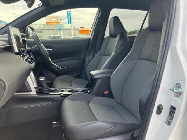 カローラクロス ハイブリッドＺ　純正エアロ／保証書／ディスプレイオーディオ＋ナビ１０．５インチ／トヨタセーフティセンス／シートヒーター　前席／パノラミックビューモニター／車線逸脱防止支援システム／シート　ハーフレザー　全周囲カメラ（6枚目）