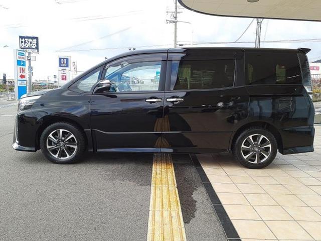 ヴォクシー ZSキラメキ3 新品タイヤ/保証書/純正 9インチ SDナビ/フリップダウンモニター 純正 12.8インチ/トヨタセーフティセンス/両側電動スライドドア/車線逸脱防止支援システム/シート ハーフレザー バックカメラ(2枚目)