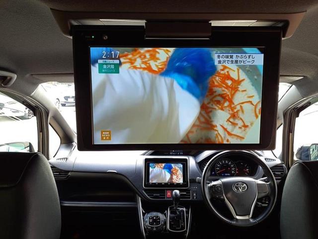 ヴォクシー ZSキラメキ3 新品タイヤ/保証書/純正 9インチ SDナビ/フリップダウンモニター 純正 12.8インチ/トヨタセーフティセンス/両側電動スライドドア/車線逸脱防止支援システム/シート ハーフレザー バックカメラ(9枚目)