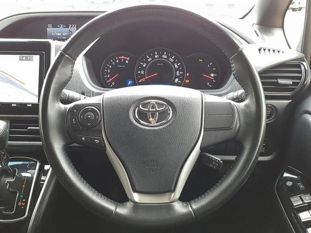 ヴォクシー ZSキラメキ3 新品タイヤ/保証書/純正 9インチ SDナビ/フリップダウンモニター 純正 12.8インチ/トヨタセーフティセンス/両側電動スライドドア/車線逸脱防止支援システム/シート ハーフレザー バックカメラ(15枚目)