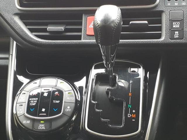 ヴォクシー ZSキラメキ3 新品タイヤ/保証書/純正 9インチ SDナビ/フリップダウンモニター 純正 12.8インチ/トヨタセーフティセンス/両側電動スライドドア/車線逸脱防止支援システム/シート ハーフレザー バックカメラ(18枚目)