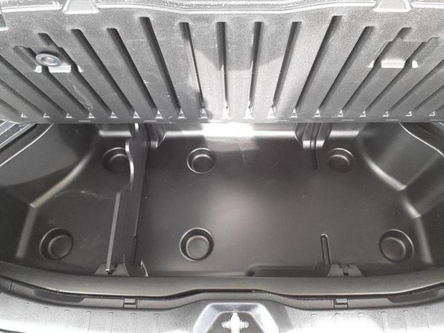 ヴォクシー ZSキラメキ3 新品タイヤ/保証書/純正 9インチ SDナビ/フリップダウンモニター 純正 12.8インチ/トヨタセーフティセンス/両側電動スライドドア/車線逸脱防止支援システム/シート ハーフレザー バックカメラ(28枚目)