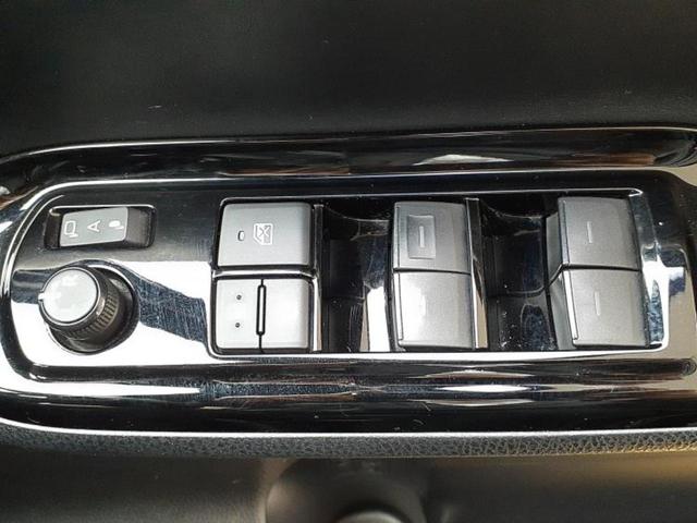 ヴォクシー ZSキラメキ3 新品タイヤ/保証書/純正 9インチ SDナビ/フリップダウンモニター 純正 12.8インチ/トヨタセーフティセンス/両側電動スライドドア/車線逸脱防止支援システム/シート ハーフレザー バックカメラ(32枚目)