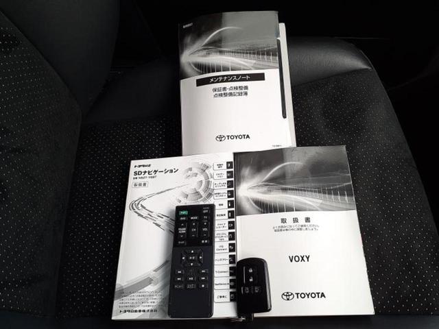 ヴォクシー ZSキラメキ3 新品タイヤ/保証書/純正 9インチ SDナビ/フリップダウンモニター 純正 12.8インチ/トヨタセーフティセンス/両側電動スライドドア/車線逸脱防止支援システム/シート ハーフレザー バックカメラ(38枚目)