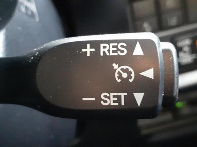 ヴォクシー ZSキラメキ3 新品タイヤ/保証書/純正 9インチ SDナビ/フリップダウンモニター 純正 12.8インチ/トヨタセーフティセンス/両側電動スライドドア/車線逸脱防止支援システム/シート ハーフレザー バックカメラ(41枚目)