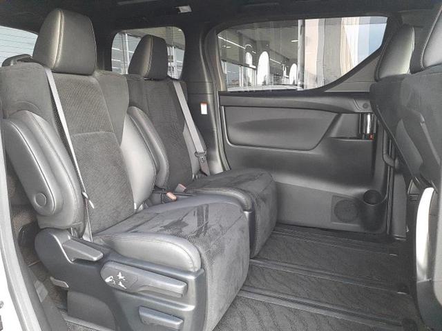 アルファードハイブリッド ４ＷＤハイブリッドＳタイプゴールド　新品タイヤ／純正エアロ／ディスプレイオーディオ＋ナビ９インチ／フリップダウンモニター　純正　１２．８インチ／デジタルインナーミラー／衝突安全装置／両側電動スライドドア　衝突被害軽減システム　フルエアロ（5枚目）