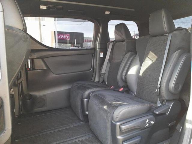 アルファードハイブリッド ４ＷＤハイブリッドＳタイプゴールド　新品タイヤ／純正エアロ／ディスプレイオーディオ＋ナビ９インチ／フリップダウンモニター　純正　１２．８インチ／デジタルインナーミラー／衝突安全装置／両側電動スライドドア　衝突被害軽減システム　フルエアロ（8枚目）