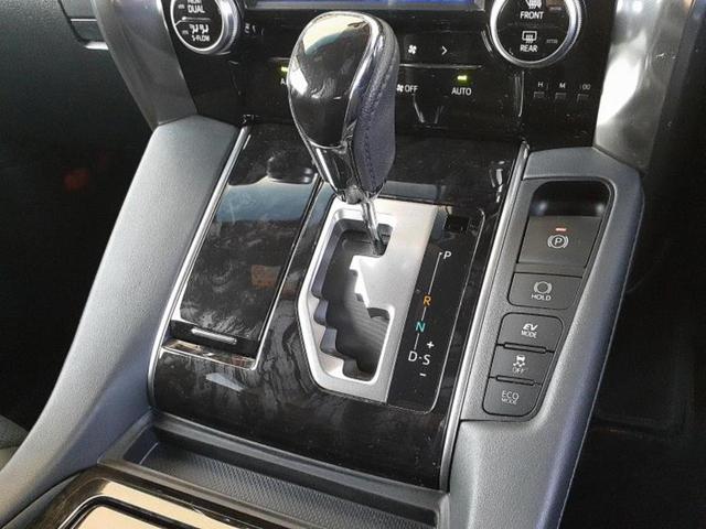 アルファードハイブリッド ４ＷＤハイブリッドＳタイプゴールド　新品タイヤ／純正エアロ／ディスプレイオーディオ＋ナビ９インチ／フリップダウンモニター　純正　１２．８インチ／デジタルインナーミラー／衝突安全装置／両側電動スライドドア　衝突被害軽減システム　フルエアロ（18枚目）