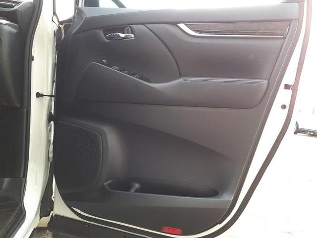 アルファードハイブリッド ４ＷＤハイブリッドＳタイプゴールド　新品タイヤ／純正エアロ／ディスプレイオーディオ＋ナビ９インチ／フリップダウンモニター　純正　１２．８インチ／デジタルインナーミラー／衝突安全装置／両側電動スライドドア　衝突被害軽減システム　フルエアロ（22枚目）