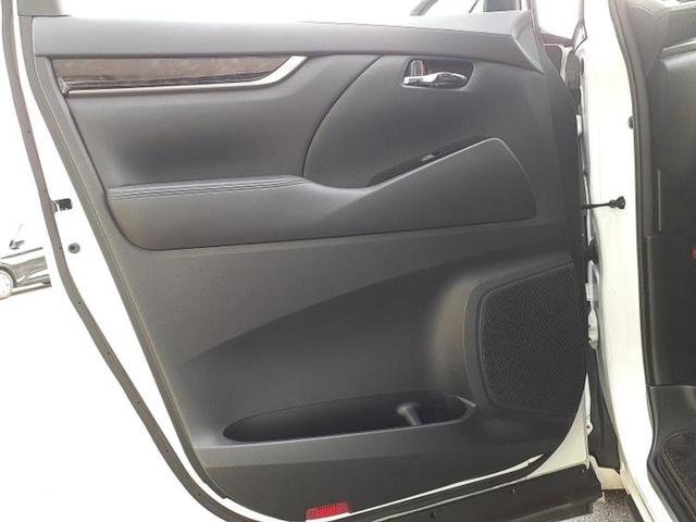 アルファードハイブリッド ４ＷＤハイブリッドＳタイプゴールド　新品タイヤ／純正エアロ／ディスプレイオーディオ＋ナビ９インチ／フリップダウンモニター　純正　１２．８インチ／デジタルインナーミラー／衝突安全装置／両側電動スライドドア　衝突被害軽減システム　フルエアロ（23枚目）