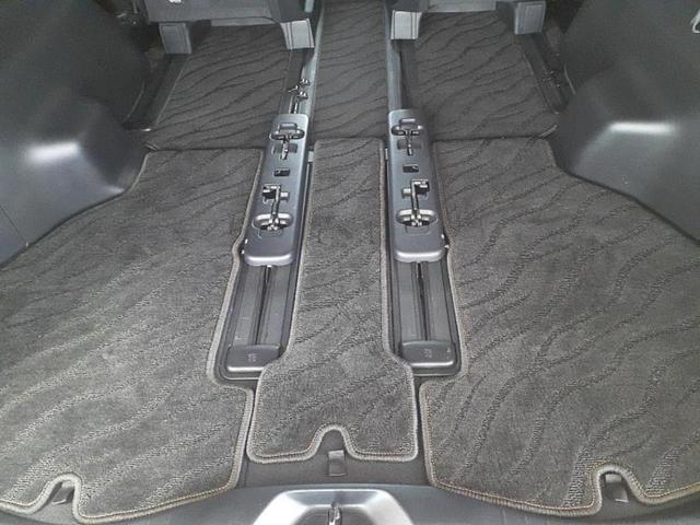 アルファードハイブリッド ４ＷＤハイブリッドＳタイプゴールド　新品タイヤ／純正エアロ／ディスプレイオーディオ＋ナビ９インチ／フリップダウンモニター　純正　１２．８インチ／デジタルインナーミラー／衝突安全装置／両側電動スライドドア　衝突被害軽減システム　フルエアロ（28枚目）