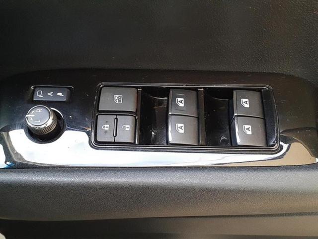 アルファードハイブリッド ４ＷＤハイブリッドＳタイプゴールド　新品タイヤ／純正エアロ／ディスプレイオーディオ＋ナビ９インチ／フリップダウンモニター　純正　１２．８インチ／デジタルインナーミラー／衝突安全装置／両側電動スライドドア　衝突被害軽減システム　フルエアロ（33枚目）