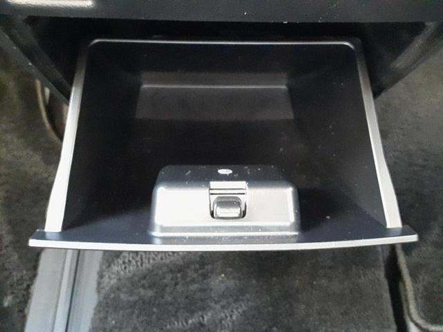 アルファード Ｓ　Ａパッケージ　サンルーフ／保証書／社外　１１インチ　ＳＤナビ／フリップダウンモニター　社外　１２．８インチ／両側電動スライドドア／ヘッドランプ　ＬＥＤ／ＥＴＣ／ＥＢＤ付ＡＢＳ／横滑り防止装置／フルセグＴＶ（46枚目）