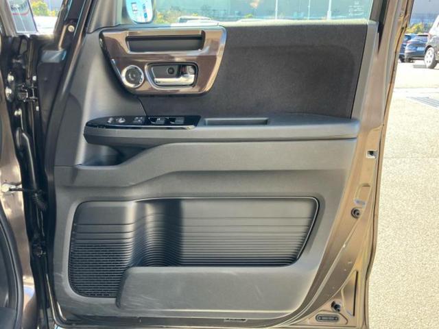 N-BOXカスタム G・Lターボホンダセンシング 新品タイヤ/保証書/純正 8インチ SDナビ/ホンダセンシング/両側電動スライドドア/シートヒーター 前席/車線逸脱防止支援システム/シート ハーフレザー/ドライブレコーダー 前後 バックカメラ(21枚目)