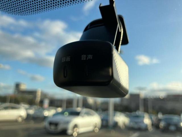 セレナ eパワーオーテックスポーツスペック 新品タイヤ/保証書/社外 10インチ SDナビ/インテリジェントルームミラー/エマージェンシーブレーキ/両側電動スライドドア/アラウンドビューモニター/車線逸脱防止支援システム/シート 合皮 ドラレコ(41枚目)