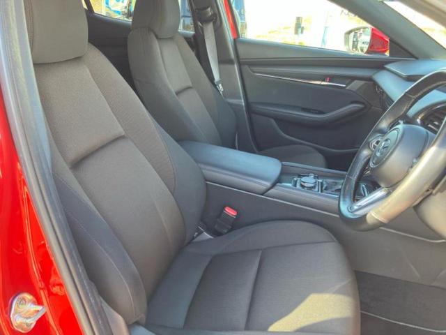MAZDA3ファストバック 4WD XDプロアクティブツーリングセレクション 保証書/ディスプレイオーディオ8インチ/衝突安全装置/シートヒーター 前席/360°ビューモニター/車線逸脱防止支援システム/ヘッドランプ LED/Bluetooth接続/ETC 衝突被害軽減システム(4枚目)