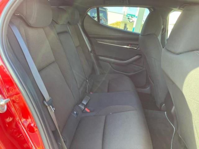 MAZDA3ファストバック 4WD XDプロアクティブツーリングセレクション 保証書/ディスプレイオーディオ8インチ/衝突安全装置/シートヒーター 前席/360°ビューモニター/車線逸脱防止支援システム/ヘッドランプ LED/Bluetooth接続/ETC 衝突被害軽減システム(5枚目)