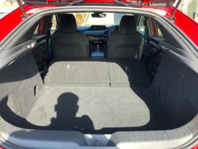 MAZDA3ファストバック 4WD XDプロアクティブツーリングセレクション 保証書/ディスプレイオーディオ8インチ/衝突安全装置/シートヒーター 前席/360°ビューモニター/車線逸脱防止支援システム/ヘッドランプ LED/Bluetooth接続/ETC 衝突被害軽減システム(19枚目)