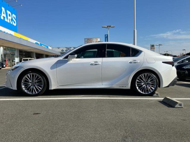 IS IS300hバージョンL 新品タイヤ/保証書/純正 10.3インチ メモリーナビ/プリクラッシュセーフティ/エアーシート 前席/パノラミックビューモニター/車線逸脱防止支援システム/シート フルレザー/ドライブレコーダー 社外(2枚目)