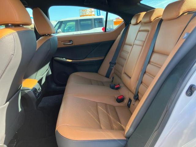 IS IS300hバージョンL 新品タイヤ/保証書/純正 10.3インチ メモリーナビ/プリクラッシュセーフティ/エアーシート 前席/パノラミックビューモニター/車線逸脱防止支援システム/シート フルレザー/ドライブレコーダー 社外(7枚目)