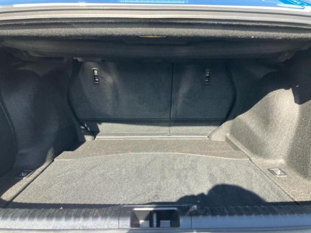 IS IS300hバージョンL 新品タイヤ/保証書/純正 10.3インチ メモリーナビ/プリクラッシュセーフティ/エアーシート 前席/パノラミックビューモニター/車線逸脱防止支援システム/シート フルレザー/ドライブレコーダー 社外(8枚目)