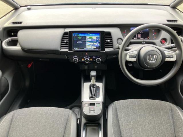 フィット ホーム　社外　８インチ　ナビ／ホンダセンシング／車線逸脱防止支援システム／ドライブレコーダー　社外／ヘッドランプ　ＬＥＤ／ＥＴＣ／ＥＢＤ付ＡＢＳ／横滑り防止装置／アイドリングストップ／クルーズコントロール（6枚目）