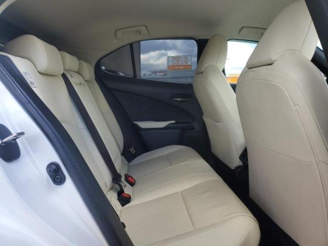 ＵＸ ＵＸ２５０ｈバージョンＬ　新品タイヤ／保証書／純正　１０．３インチ　メモリーナビ／プリクラッシュセーフティ／エアーシート　前席／パノラミックビューモニター／車線逸脱防止支援システム／シート　フルレザー／電動バックドア　革シート（5枚目）