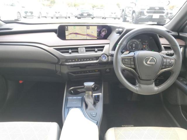 ＵＸ ＵＸ２５０ｈバージョンＬ　新品タイヤ／保証書／純正　１０．３インチ　メモリーナビ／プリクラッシュセーフティ／エアーシート　前席／パノラミックビューモニター／車線逸脱防止支援システム／シート　フルレザー／電動バックドア　革シート（6枚目）