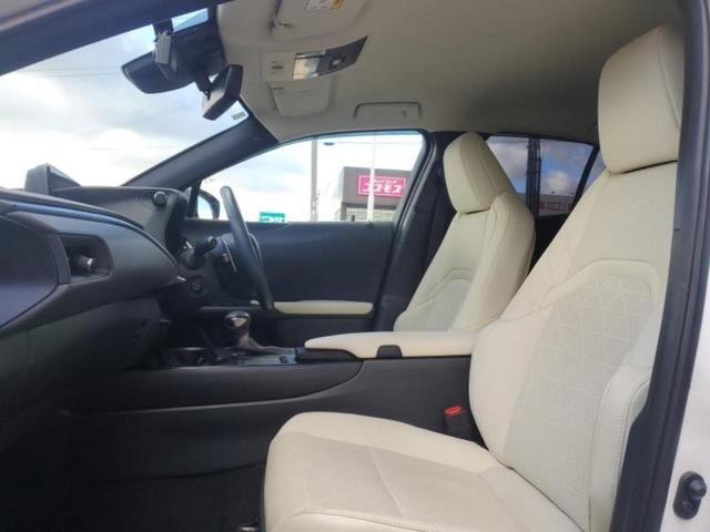 ＵＸ ＵＸ２５０ｈバージョンＬ　新品タイヤ／保証書／純正　１０．３インチ　メモリーナビ／プリクラッシュセーフティ／エアーシート　前席／パノラミックビューモニター／車線逸脱防止支援システム／シート　フルレザー／電動バックドア　革シート（7枚目）