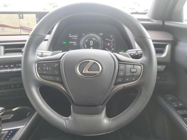 ＵＸ ＵＸ２５０ｈバージョンＬ　新品タイヤ／保証書／純正　１０．３インチ　メモリーナビ／プリクラッシュセーフティ／エアーシート　前席／パノラミックビューモニター／車線逸脱防止支援システム／シート　フルレザー／電動バックドア　革シート（15枚目）