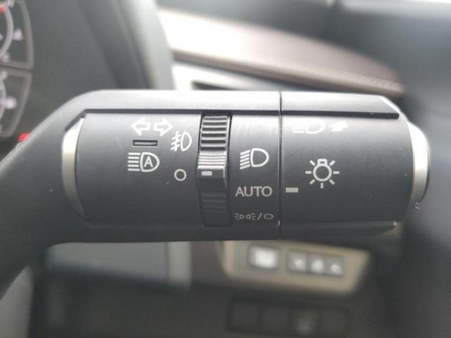 ＵＸ ＵＸ２５０ｈバージョンＬ　新品タイヤ／保証書／純正　１０．３インチ　メモリーナビ／プリクラッシュセーフティ／エアーシート　前席／パノラミックビューモニター／車線逸脱防止支援システム／シート　フルレザー／電動バックドア　革シート（16枚目）