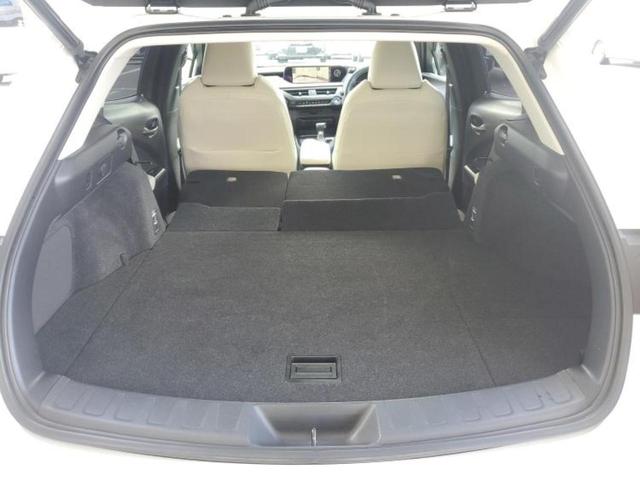 ＵＸ ＵＸ２５０ｈバージョンＬ　新品タイヤ／保証書／純正　１０．３インチ　メモリーナビ／プリクラッシュセーフティ／エアーシート　前席／パノラミックビューモニター／車線逸脱防止支援システム／シート　フルレザー／電動バックドア　革シート（20枚目）