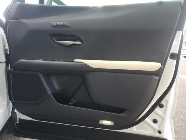 ＵＸ ＵＸ２５０ｈバージョンＬ　新品タイヤ／保証書／純正　１０．３インチ　メモリーナビ／プリクラッシュセーフティ／エアーシート　前席／パノラミックビューモニター／車線逸脱防止支援システム／シート　フルレザー／電動バックドア　革シート（21枚目）