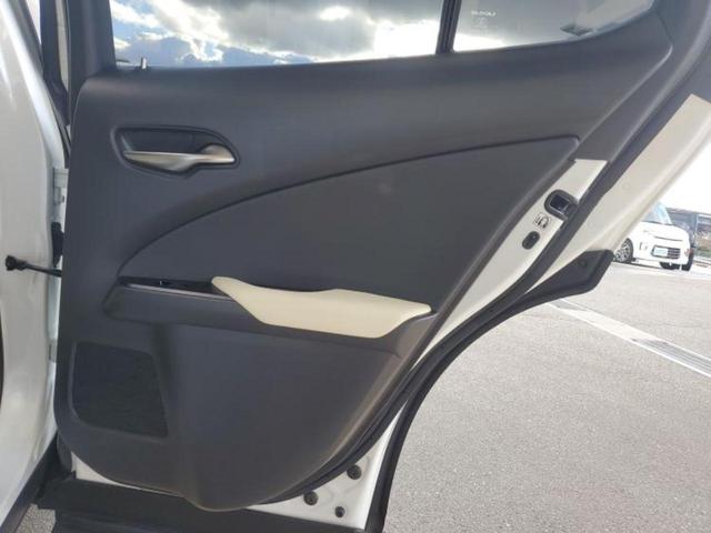 ＵＸ ＵＸ２５０ｈバージョンＬ　新品タイヤ／保証書／純正　１０．３インチ　メモリーナビ／プリクラッシュセーフティ／エアーシート　前席／パノラミックビューモニター／車線逸脱防止支援システム／シート　フルレザー／電動バックドア　革シート（24枚目）