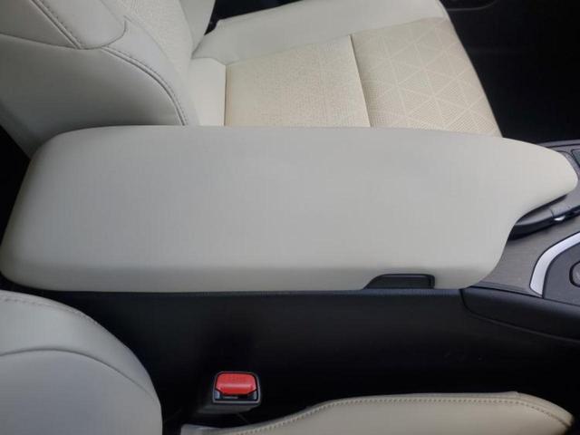 ＵＸ ＵＸ２５０ｈバージョンＬ　新品タイヤ／保証書／純正　１０．３インチ　メモリーナビ／プリクラッシュセーフティ／エアーシート　前席／パノラミックビューモニター／車線逸脱防止支援システム／シート　フルレザー／電動バックドア　革シート（35枚目）