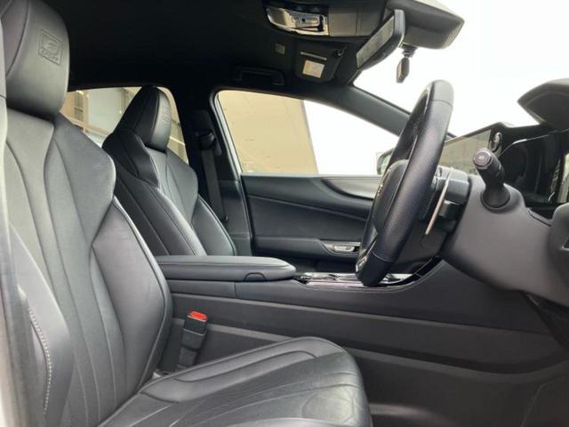 NX NX350h Fスポーツ 保証書/ディスプレイオーディオ+ナビ14インチ/デジタルインナーミラー/プリクラッシュセーフティ/エアーシート 前席/パノラミックビューモニター/車線逸脱防止支援システム/シート フルレザー 革シート(4枚目)