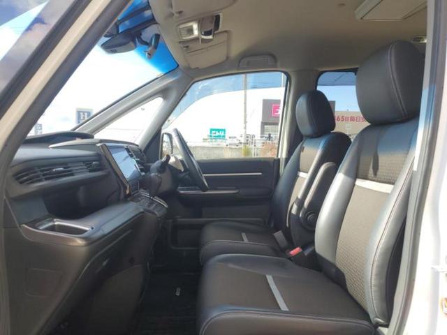 ステップワゴンスパーダ スパーダクールスピリット・ホンダセンシング　新品タイヤ／保証書／純正　１０インチ　ＳＤナビ／フリップダウンモニター　純正　１１．６インチ／ホンダセンシング／両側電動スライドドア／シートヒーター　前席／マルチビューカメラシステム　後席モニター（7枚目）