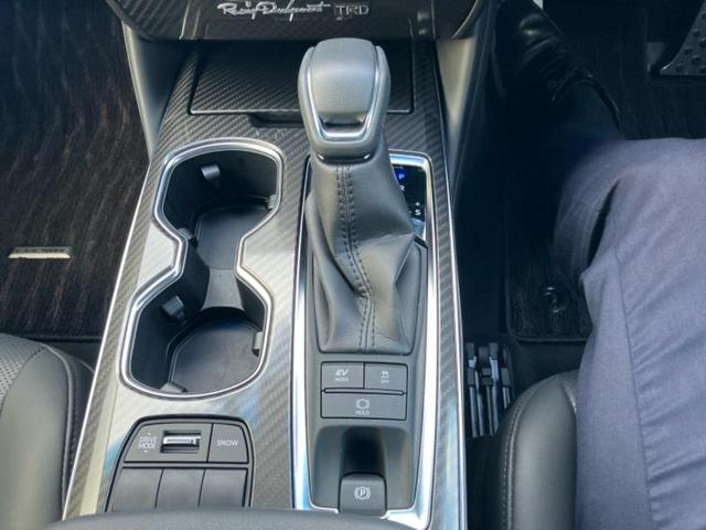 クラウンハイブリッド ＲＳアドバンス　サンルーフ／保証書／純正　１０．３インチ　メモリーナビ／デジタルインナーミラー／トヨタセーフティセンス／エアーシート　前席／パノラミックビューモニター／車線逸脱防止支援システム／シート　合皮　ドラレコ（18枚目）