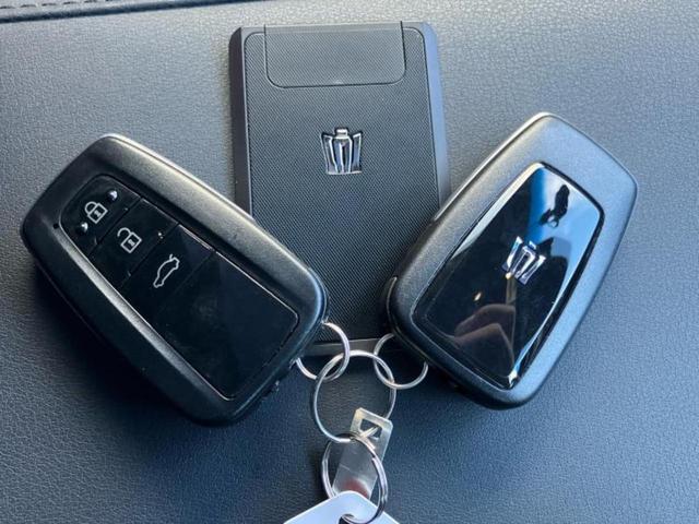 クラウンハイブリッド ＲＳアドバンス　サンルーフ／保証書／純正　１０．３インチ　メモリーナビ／デジタルインナーミラー／トヨタセーフティセンス／エアーシート　前席／パノラミックビューモニター／車線逸脱防止支援システム／シート　合皮　ドラレコ（35枚目）