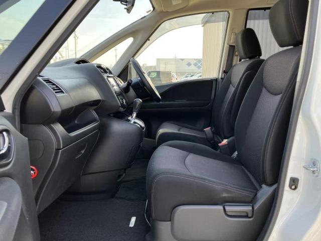 セレナ ハイウェイスターＨＶ　Ｖセレクション　新品タイヤ／保証書／純正　ＳＤナビ／フリップダウンモニター　社外　１０．２インチ／両側電動スライドドア／ヘッドランプ　ＨＩＤ／ＥＴＣ／ＥＢＤ付ＡＢＳ／横滑り防止装置／アイドリングストップ　後席モニター（7枚目）