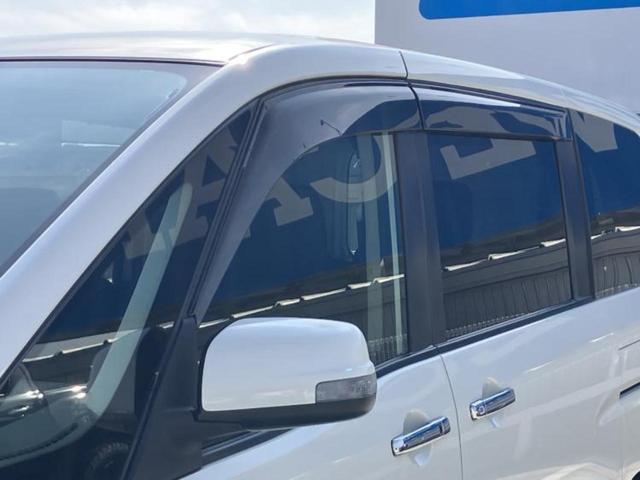 セレナ ハイウェイスターＨＶ　Ｖセレクション　新品タイヤ／保証書／純正　ＳＤナビ／フリップダウンモニター　社外　１０．２インチ／両側電動スライドドア／ヘッドランプ　ＨＩＤ／ＥＴＣ／ＥＢＤ付ＡＢＳ／横滑り防止装置／アイドリングストップ　後席モニター（40枚目）