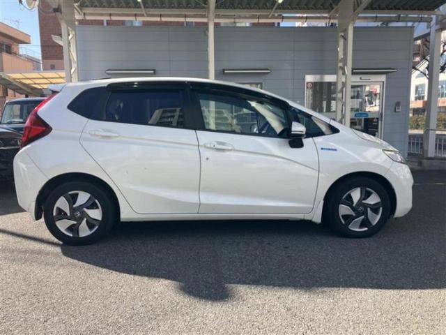 フィットハイブリッド ハイブリッド・Ｌパッケージ　保証書／純正　ＳＤナビ／シート　ハーフレザー／ヘッドランプ　ＨＩＤ／ＥＴＣ／ＥＢＤ付ＡＢＳ／横滑り防止装置／アイドリングストップ／フルセグＴＶ／エアバッグ　運転席／エアバッグ　助手席　盗難防止装置（2枚目）