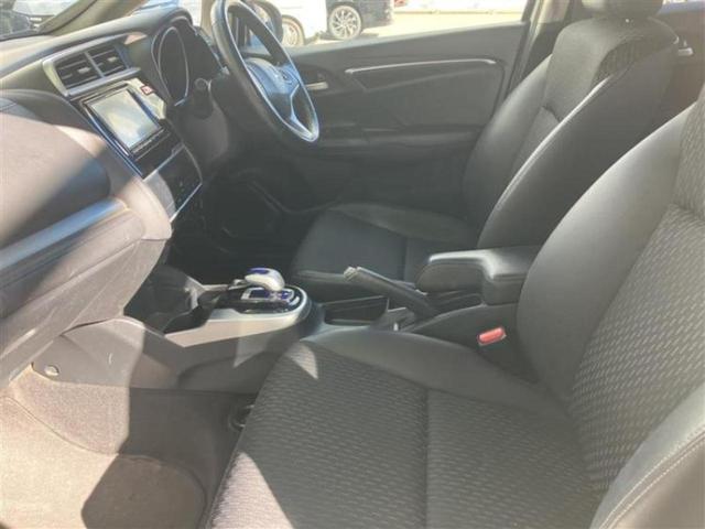 フィットハイブリッド ハイブリッド・Ｌパッケージ　保証書／純正　ＳＤナビ／シート　ハーフレザー／ヘッドランプ　ＨＩＤ／ＥＴＣ／ＥＢＤ付ＡＢＳ／横滑り防止装置／アイドリングストップ／フルセグＴＶ／エアバッグ　運転席／エアバッグ　助手席　盗難防止装置（5枚目）