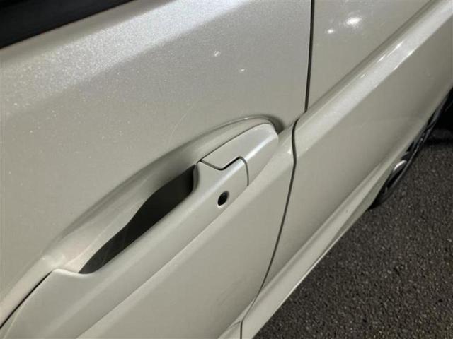 フィットハイブリッド ハイブリッド・Ｌパッケージ　保証書／純正　ＳＤナビ／シート　ハーフレザー／ヘッドランプ　ＨＩＤ／ＥＴＣ／ＥＢＤ付ＡＢＳ／横滑り防止装置／アイドリングストップ／フルセグＴＶ／エアバッグ　運転席／エアバッグ　助手席　盗難防止装置（18枚目）