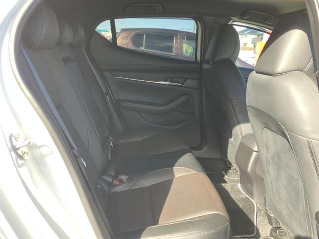 MAZDA3ファストバック X Lパッケージ 保証書/純正 SDナビ/シート フルレザー/ヘッドランプ LED/ETC/フルセグTV/アルミホイール 純正 18インチ/キーレスエントリー/オートエアコン/ワンオーナー/取扱説明書 革シート(5枚目)