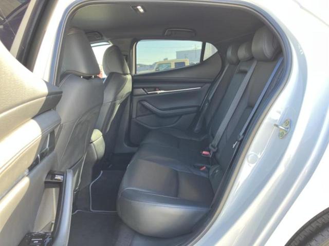 MAZDA3ファストバック X Lパッケージ 保証書/純正 SDナビ/シート フルレザー/ヘッドランプ LED/ETC/フルセグTV/アルミホイール 純正 18インチ/キーレスエントリー/オートエアコン/ワンオーナー/取扱説明書 革シート(8枚目)