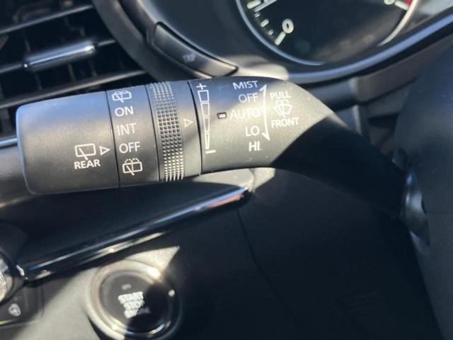 MAZDA3ファストバック X Lパッケージ 保証書/純正 SDナビ/シート フルレザー/ヘッドランプ LED/ETC/フルセグTV/アルミホイール 純正 18インチ/キーレスエントリー/オートエアコン/ワンオーナー/取扱説明書 革シート(17枚目)