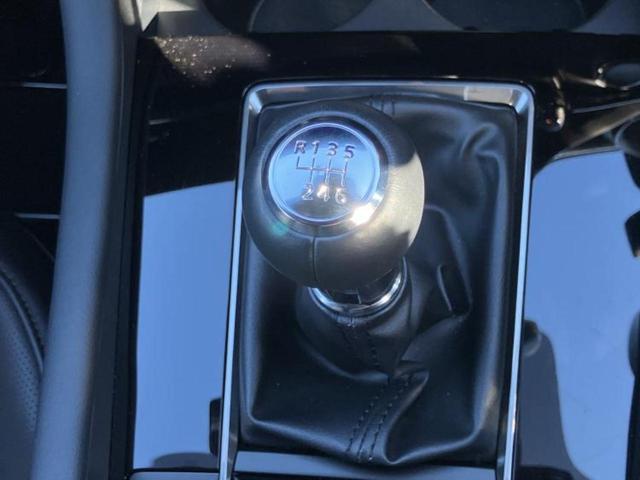 MAZDA3ファストバック X Lパッケージ 保証書/純正 SDナビ/シート フルレザー/ヘッドランプ LED/ETC/フルセグTV/アルミホイール 純正 18インチ/キーレスエントリー/オートエアコン/ワンオーナー/取扱説明書 革シート(18枚目)