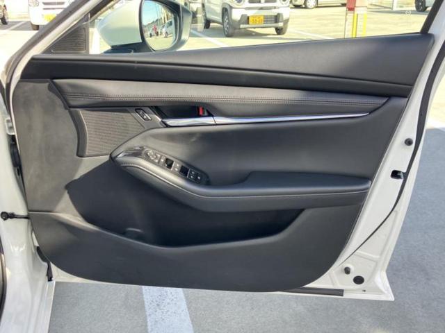 MAZDA3ファストバック X Lパッケージ 保証書/純正 SDナビ/シート フルレザー/ヘッドランプ LED/ETC/フルセグTV/アルミホイール 純正 18インチ/キーレスエントリー/オートエアコン/ワンオーナー/取扱説明書 革シート(21枚目)